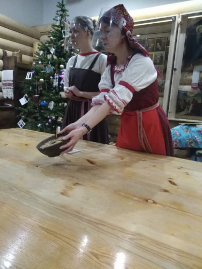 "Заходите на хлеб-соль!"