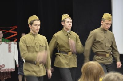 Показ для школьников ко Дню Победы
