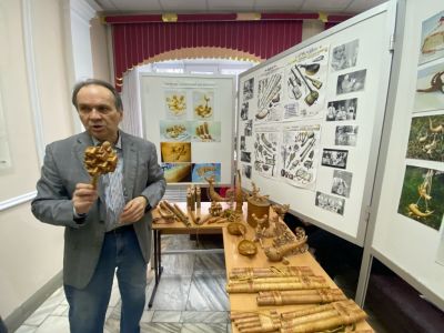 Выставка коми народных и этнических музыкальных инструментов и изделий из бересты