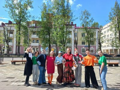 "Ничего на свете лучше нету, чем бродить друзьям по белу свету"