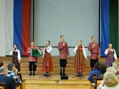 Вокальная группа ансамбля «Пелысь мольяс»  открыла  Всероссийскую конференцую «Их имена в истории Республики Коми»
