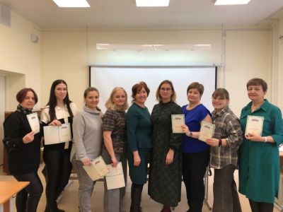 Мастера из Прилузского, Койгородского, Усть-Вымского, Сыктывдинского районов и Сыктывкара освоили новые компетенции по пижемской росписи