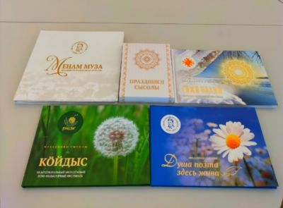 Уникальные книги о праздниках Сысолы пополнили библиотеку колледжа