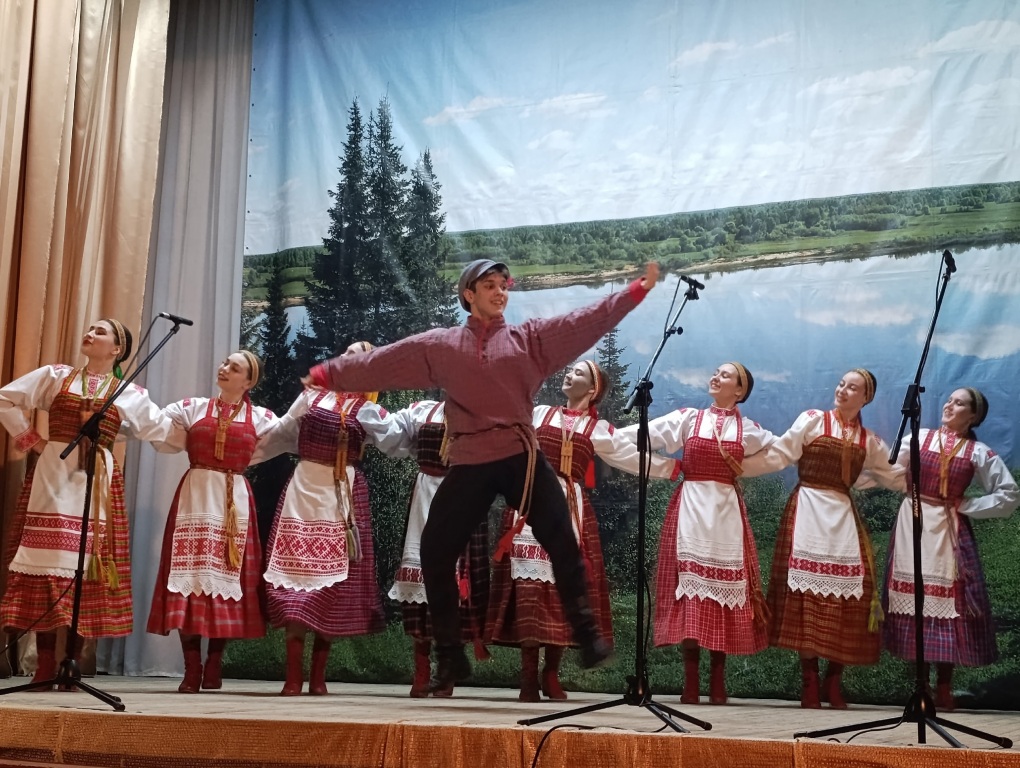 Horeograficheskaya_gruppa_ansamblya_Pelys_molyas.jpg Horeograficheskaya_gruppa_ansamblya_Pelys_molyas.jpg