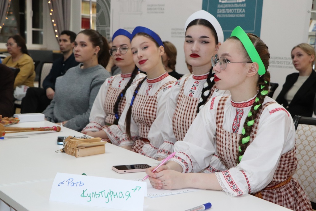 Studenty_kolledgha_-_uchastniki.jpg Studenty_kolledgha_-_uchastniki.jpg