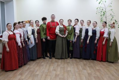 Как за речкой, за рекой…