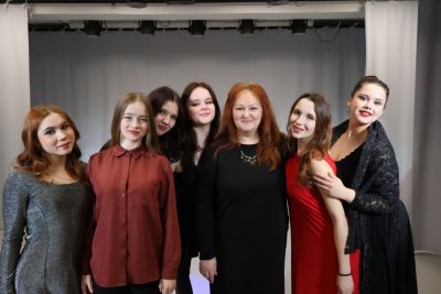 "Звезды сцены глазами студентов: перевоплощения "Один в один"