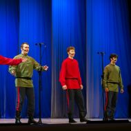 Выступление мужской состава вокальной группы  ансамбля «Пелысь мольяс» в театре оперы и балета Республики Коми