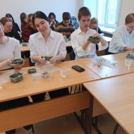 Работать с глиной - увлекательный процесс