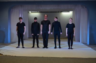 Первокурсники показали суть чайника, урны, швабры и банкомата