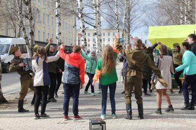 Игры, танцы, песни под гармошку на "Привале"