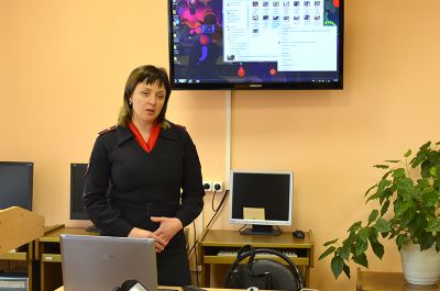 Студенты вспоминают правила дорожного движения