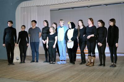 Играй, актер, твори на сцене жизнь