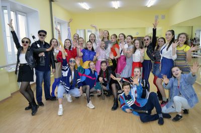 Посвящение хореографов прошло в стиле 1980-2000 годов