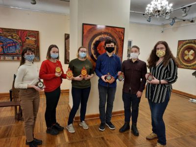 Студенты ДПИиНП провели мастер-класс по росписи